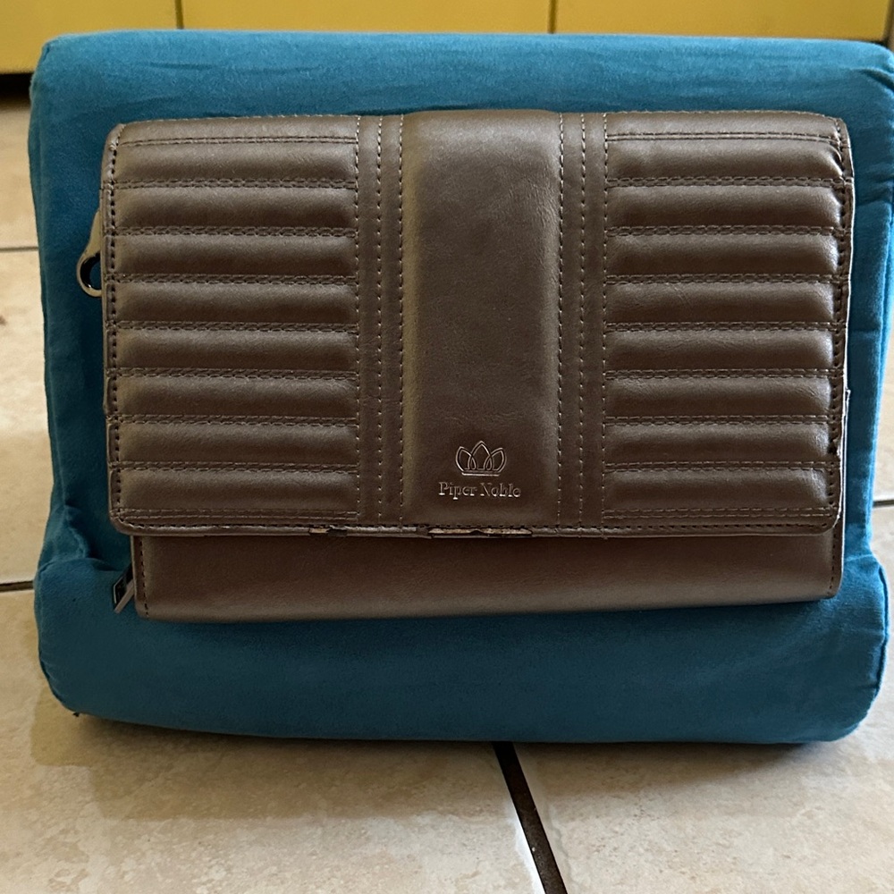 Women’s Leather Purse in Grey